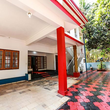 Urban Rose Homestay Канур Екстериор снимка